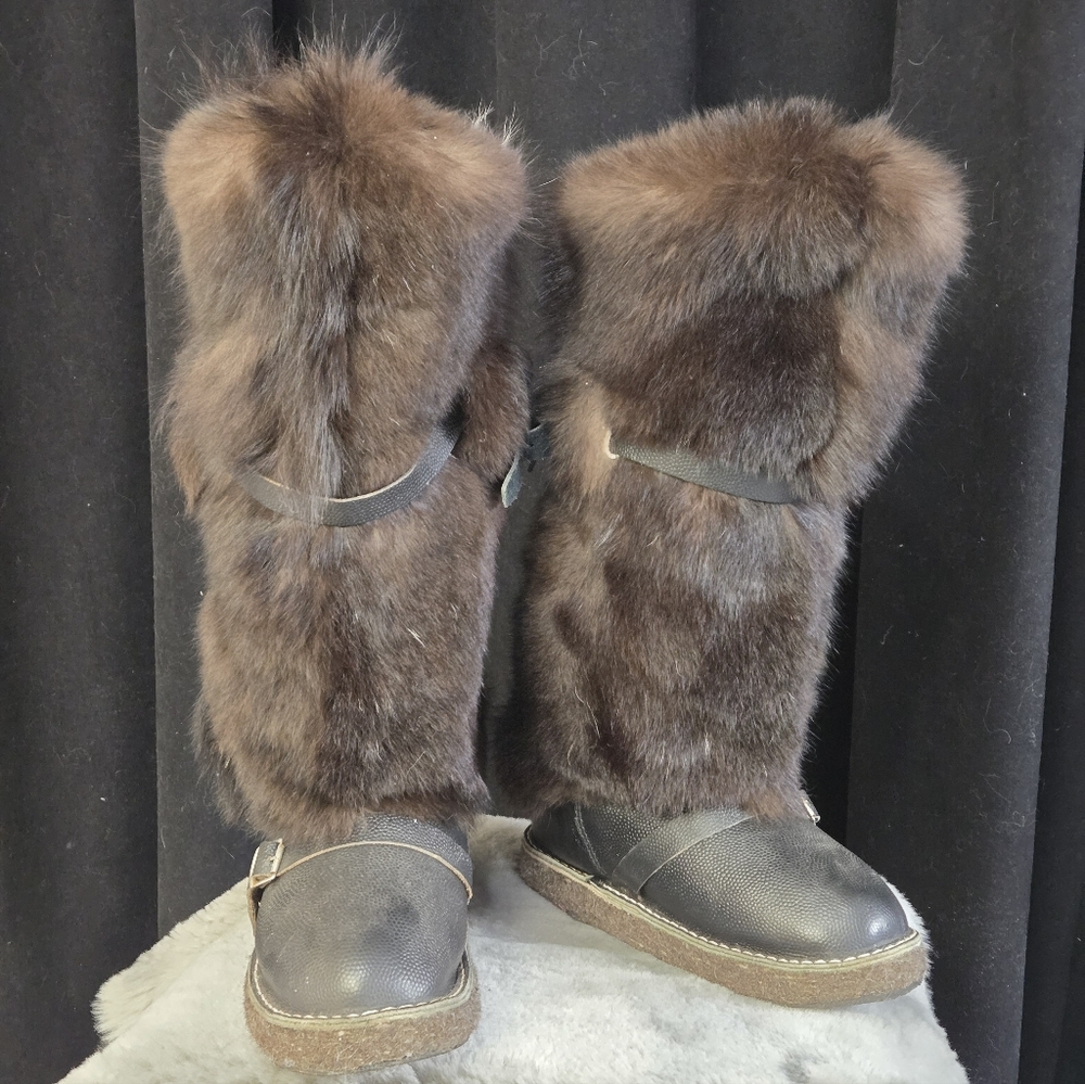 Luxurious Fur-Trimmed And Sheepskin Linned  Women's Boots